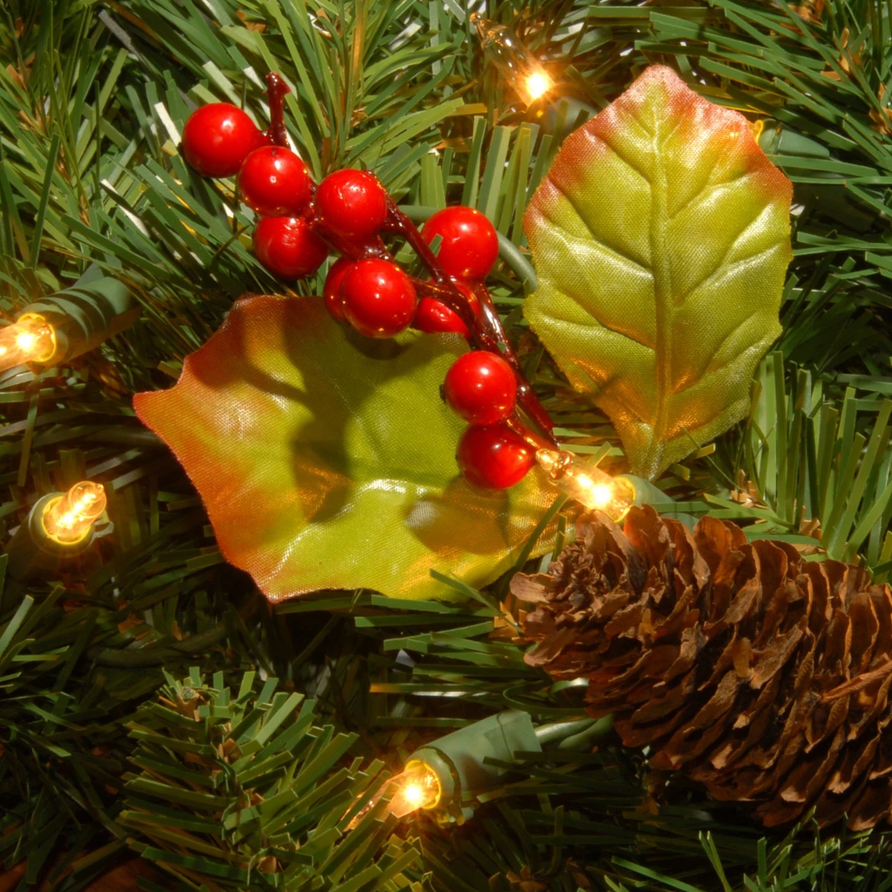 24" Classical Collection Wreath With Clear Lights 3 24" Classical Collection Wreath With Clear Lights - Image 3