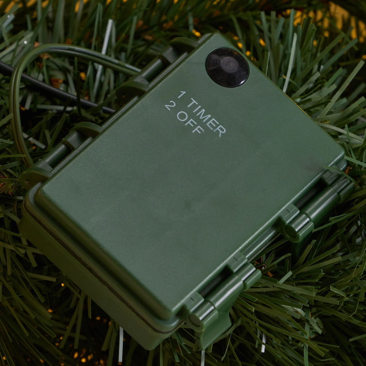 24" Mixed Spruce Christmas Wreath W/50 Warm White LED Lights, Frosted Branches, Red Berries And Pine 3 24" Mixed Spruce Christmas Wreath W/50 Warm White LED Lights, Frosted Branches, Red Berries And Pine - Image 3