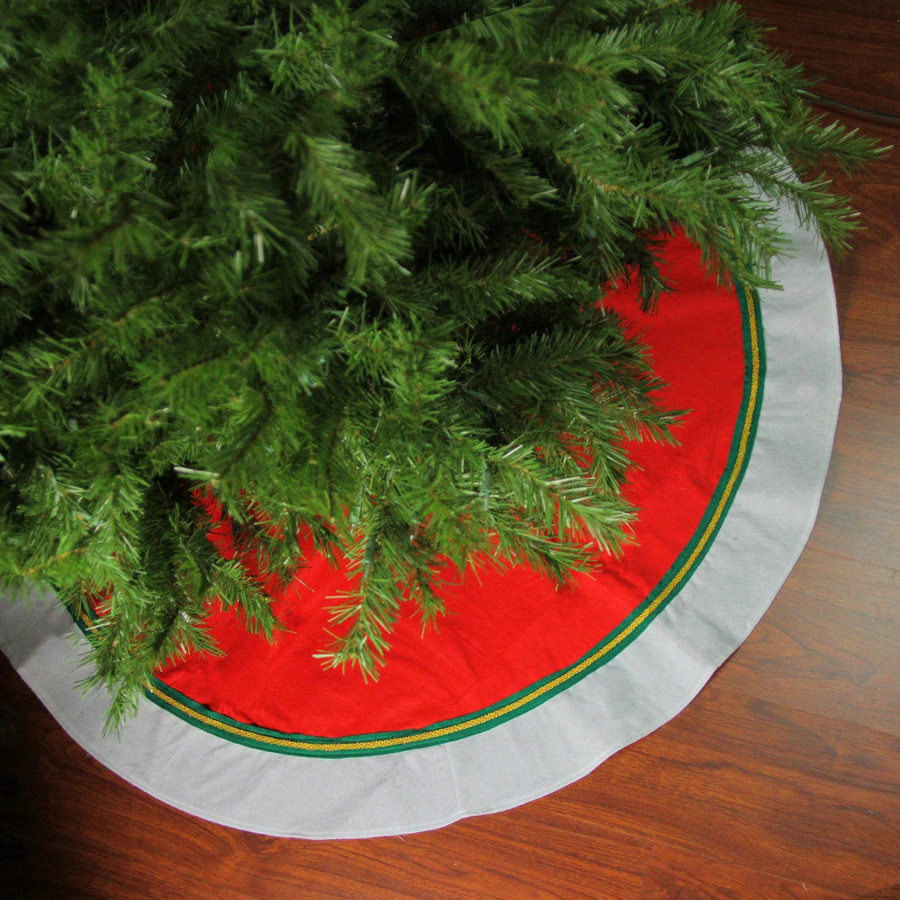 48" Red And White Contemporary Christmas Tree Skirt 1 48" Red And White Contemporary Christmas Tree Skirt