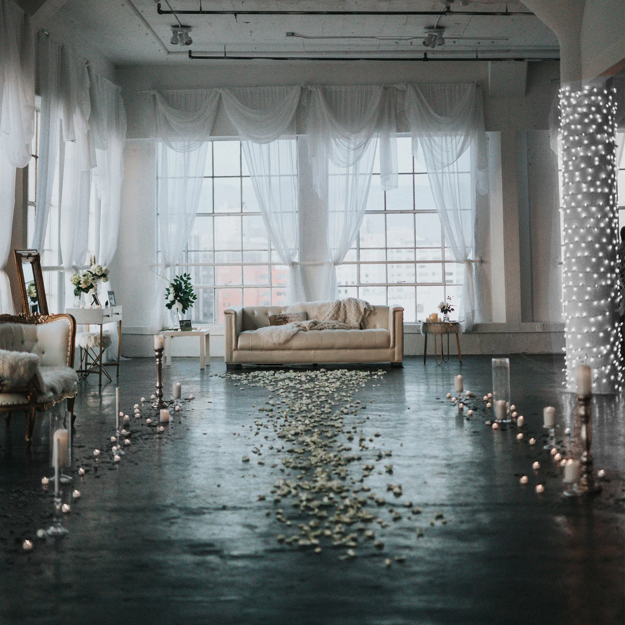 2' X 8' Pure White LED Wide Angle Net Style Column Wrap Christmas Lights, White Wire 2 2' X 8' Pure White LED Wide Angle Net Style Column Wrap Christmas Lights, White Wire - Image 2