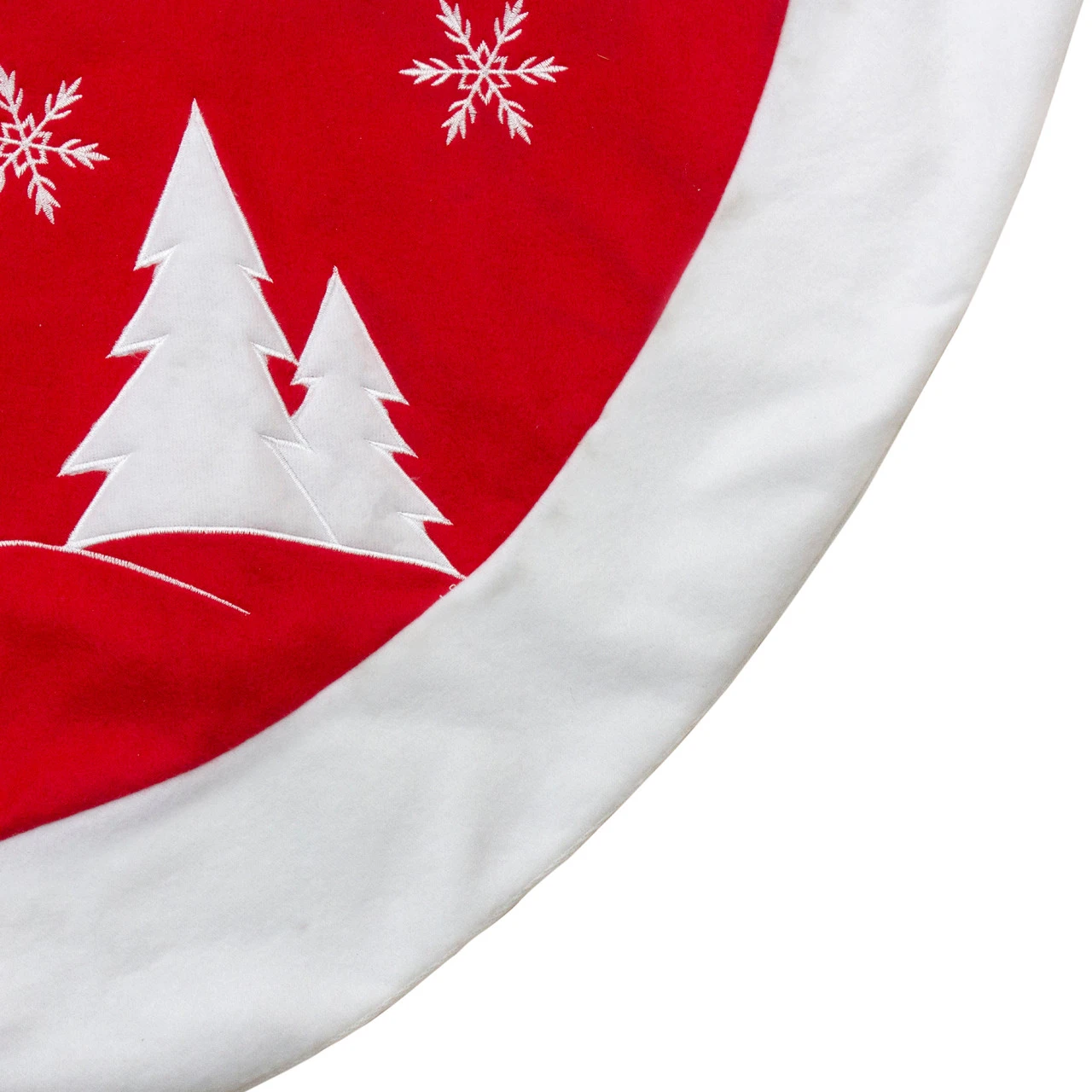 36" Red And White Winter Snowman Embroidered Christmas Tree Skirt 3 36" Red And White Winter Snowman Embroidered Christmas Tree Skirt - Image 3