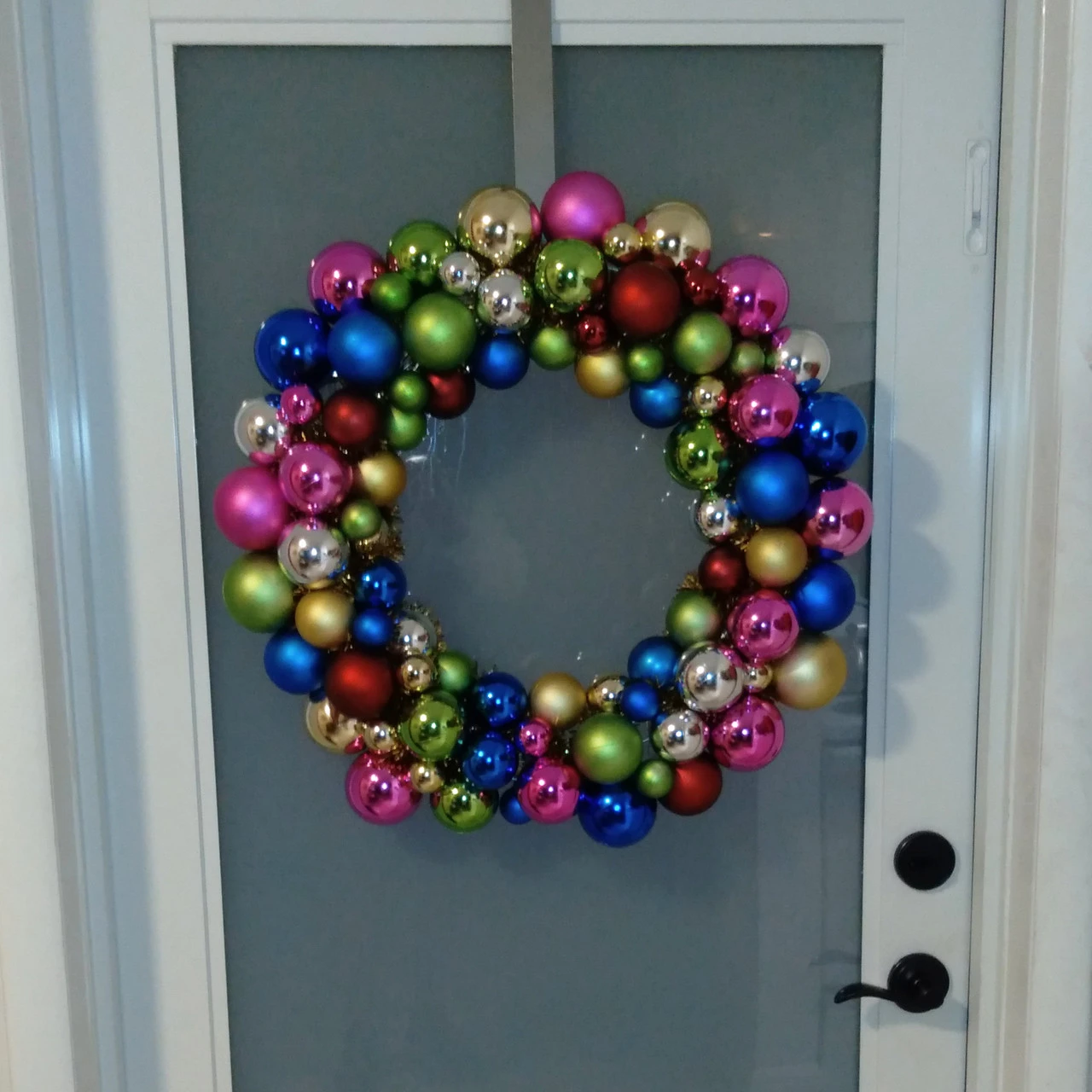 Multi-Color 2-Finish Shatterproof Ball Christmas Wreath, 24-Inch 4 Multi-Color 2-Finish Shatterproof Ball Christmas Wreath, 24-Inch - Image 4