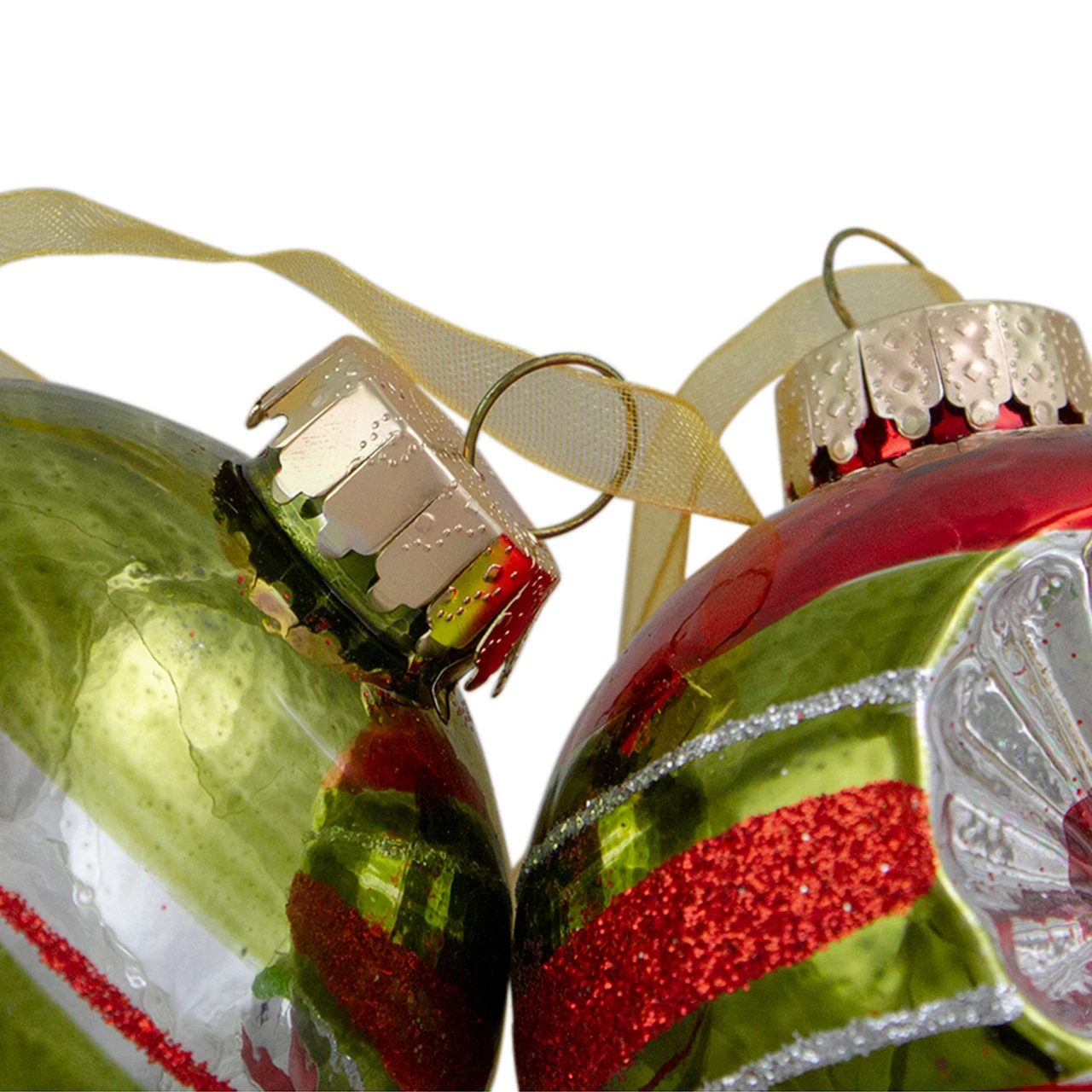 6ct Silver And Red 2-Finish Retro Reflector Christmas Ball Ornaments 2.75" (55mm) 3 6ct Silver And Red 2-Finish Retro Reflector Christmas Ball Ornaments 2.75" (55mm) - Image 3