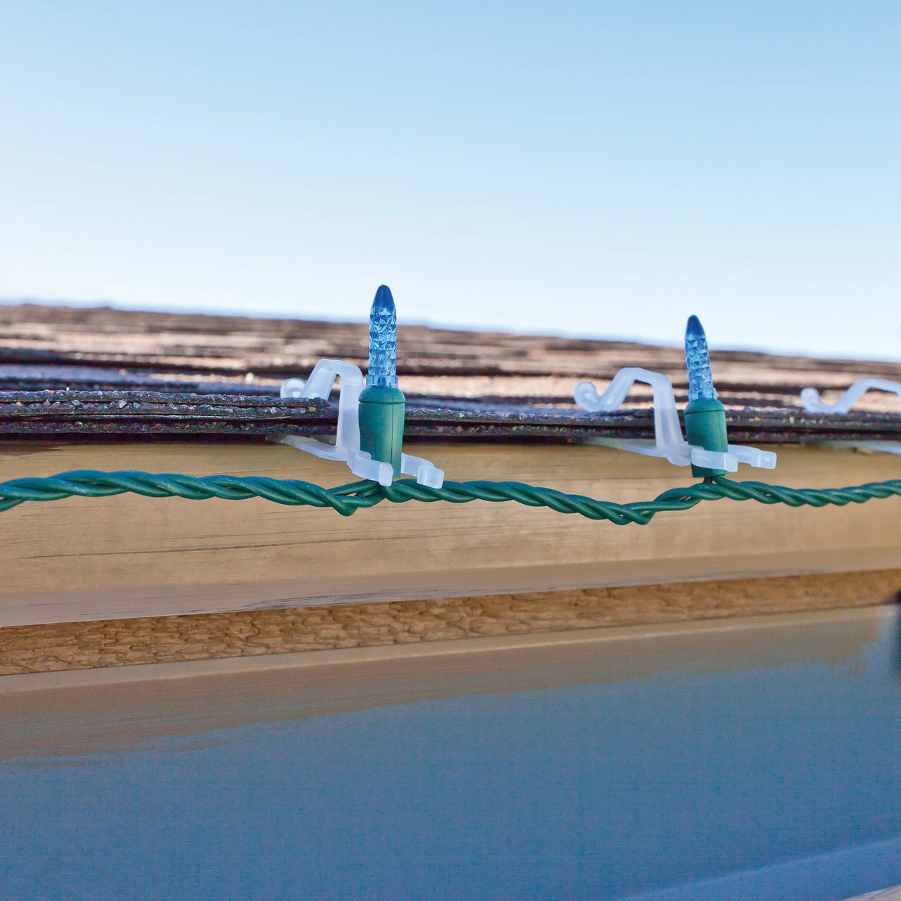 Set Of 300 Clear Outdoor Universal Christmas Light Clips 3 Set Of 300 Clear Outdoor Universal Christmas Light Clips - Image 3